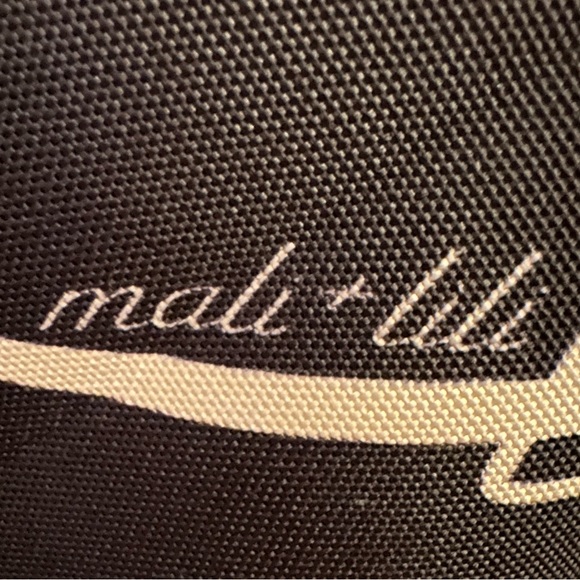 MALI & LILI Abstract print Weekender Bag NWT - Picture 3 of 11